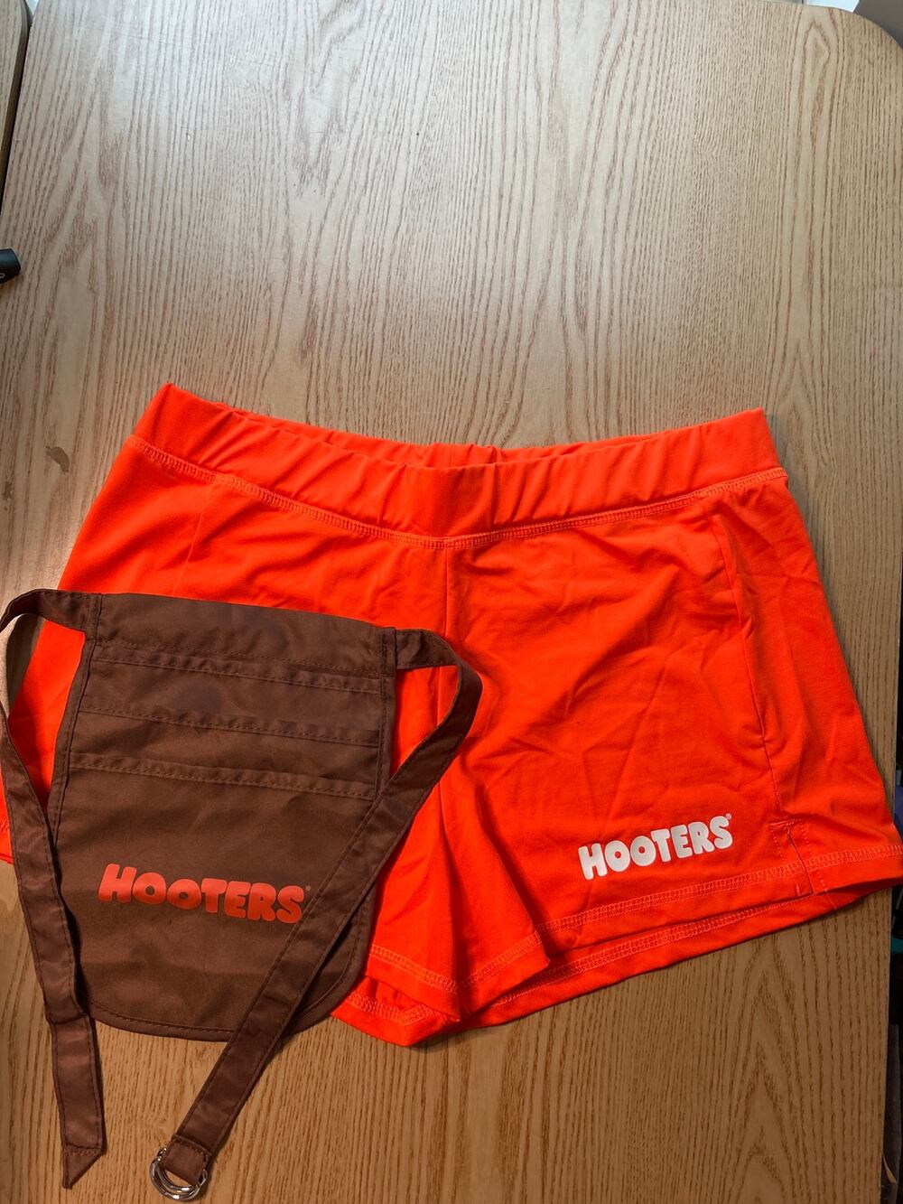 B2 Women's Hooters 2pc Uniform Shorts & Dark Brown Money Pouch size 2X Waist 34"